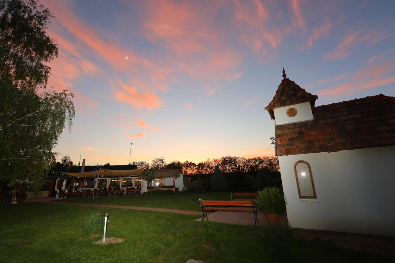 Volcz Csaladi Birtok Hotel Ajka Exterior photo